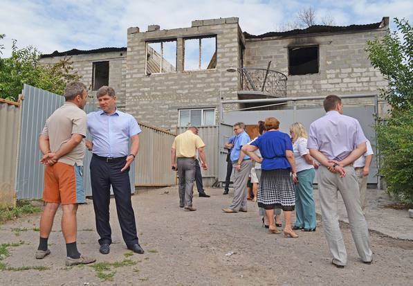 Партия регионов обнародовала фото последствий обстрела Луганска