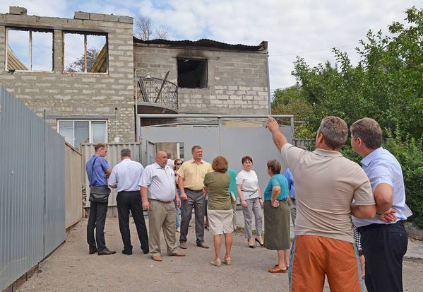 Партия регионов обнародовала фото последствий обстрела Луганска