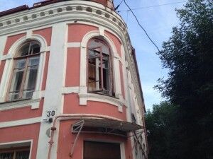 Терористи розбомбили Музей історії та культури Луганська
