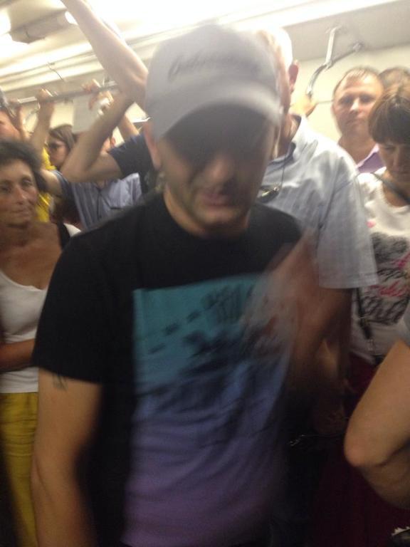 В киевском метро пассажиры обнаружили группу карманников
