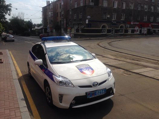 У Донецьку з'явився автомобіль "поліції" з символікою "ДНР"