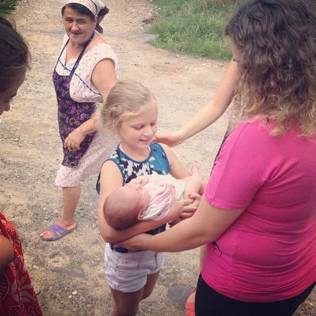 Ольга Фреймут отправила дочку в село
