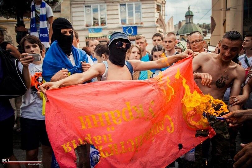 Ультрас "Динамо" и "Шахтера" прошли во Львове маршем единства