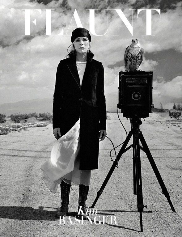 "Старушка" Ким Бейсингер в свежей фотосессии