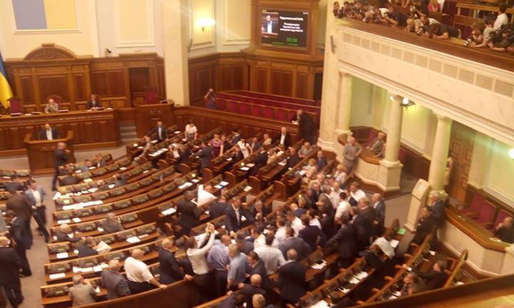Симоненко выгнали из зала парламента