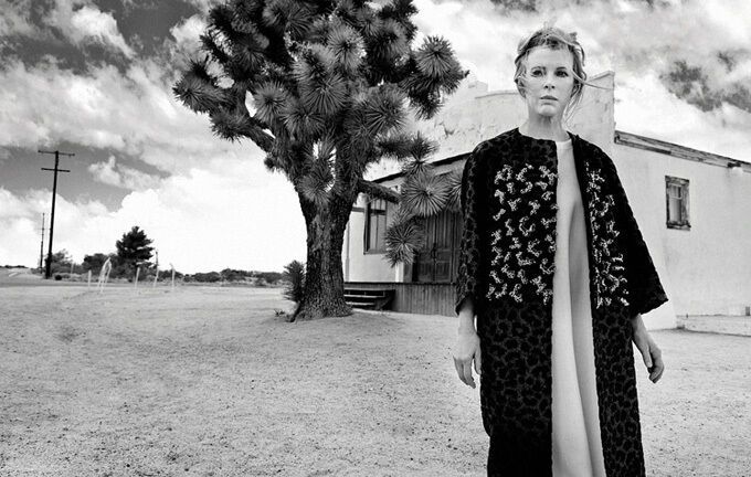 "Старушка" Ким Бейсингер в свежей фотосессии