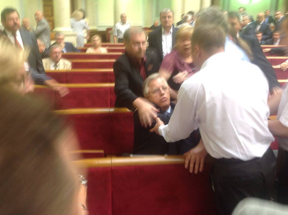 Симоненко вигнали із зали парламенту