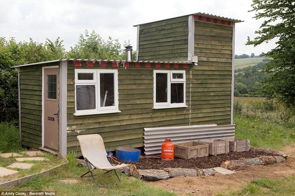 Молодой фермер построил уютный дом всего за пару тысяч