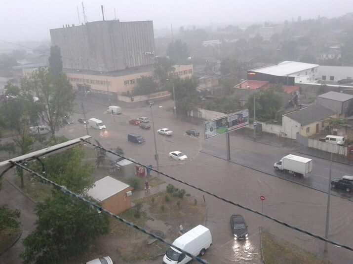 Сильнейший ливень за несколько часов затопил Одессу