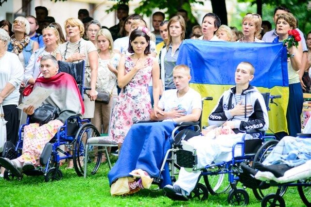 "Музыкальная сотня" устроила концерт в госпитале для бойцов, раненых в зоне АТО
