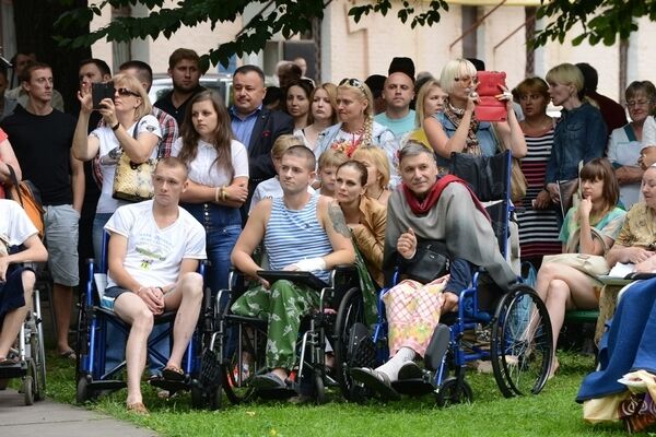 Українські зірки виступили в госпіталі для поранених бійців АТО