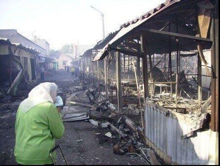 В Дебальцево сгорел дворец культуры, разрушены госпиталь и рынок