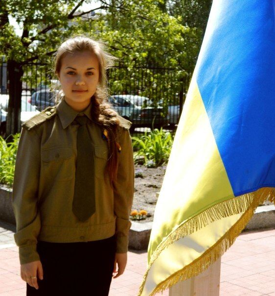 17-летняя украинская красавица написала проникновенный стих-обращение к россиянам