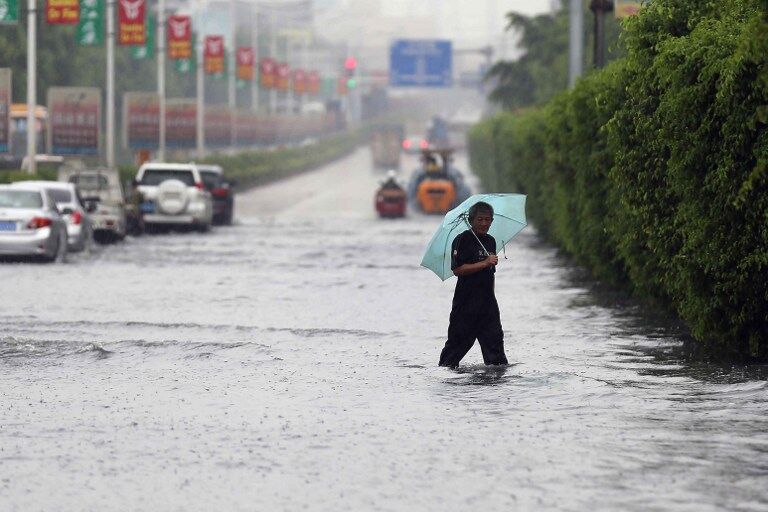 Мощный тайфун Матмо в Китае: погибло 13 человек