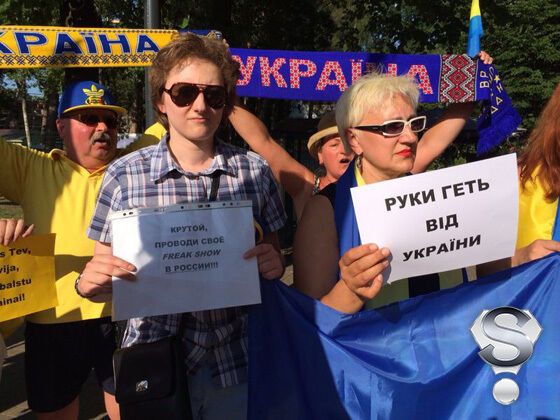 В день закрытия "Новой волны" в Юрмале митинговали против политики Путина