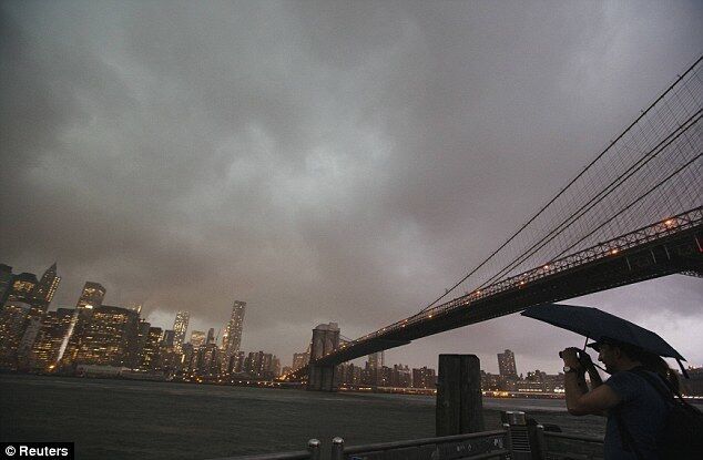 В Нью-Йорке частично обрушился Бруклинский мост
