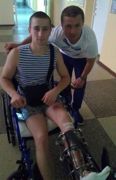 Тренер "Динамо" проведал раненых бойцов украинской армии