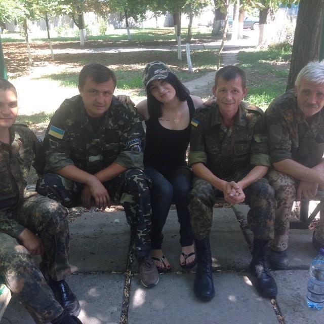 Анастасия Приходько вдохновляет украинских военных в концертном туре "Поддержим своих"