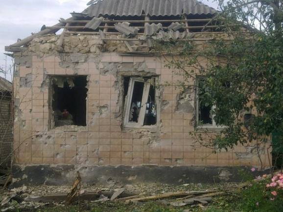 Жители поселка Металлист остались на линии огня без продуктов, связи и электричества