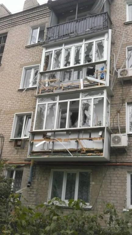 Жители поселка Металлист остались на линии огня без продуктов, связи и электричества