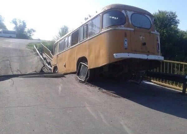 На Луганщине взлетел в воздух мост через Северский Донец