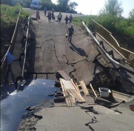 На Луганщині злетів у повітря міст через Сіверський Донець