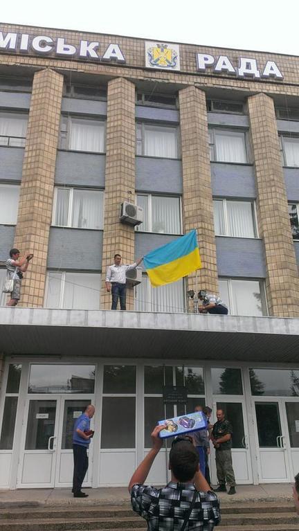 Над Артемівському і Дружківкою підняли державний прапор України
