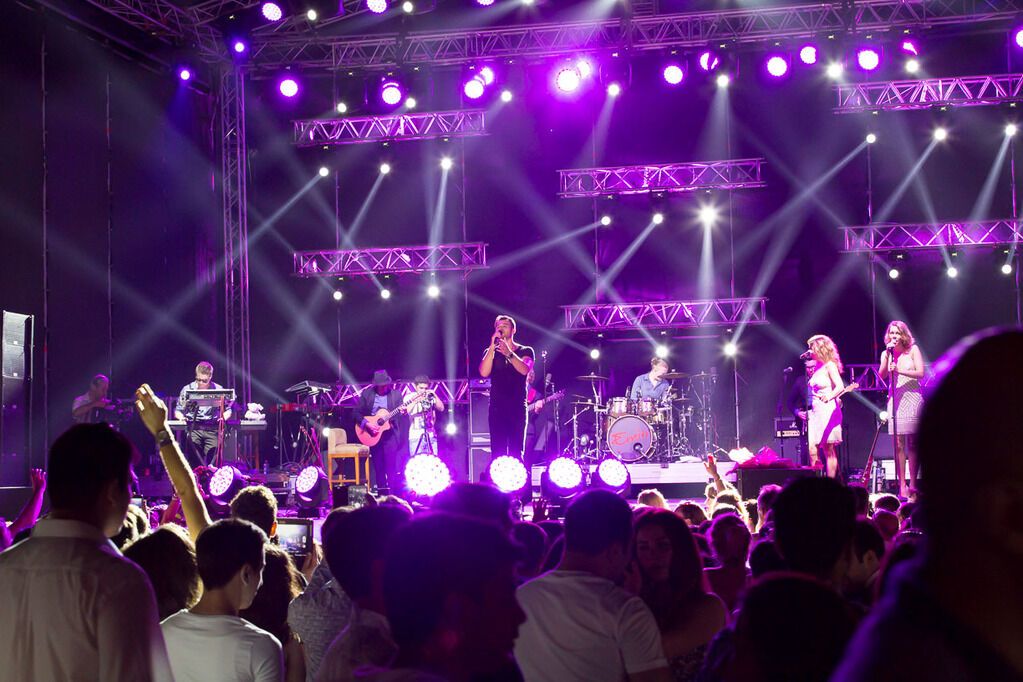 Певец EMIN дал совместный концерт с Крейгом Дэвидом и попал в топ-чарт американского iTunes