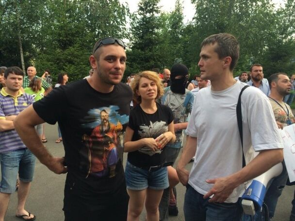 "Автомайдан" навестил Ахметова в Конча-Заспе