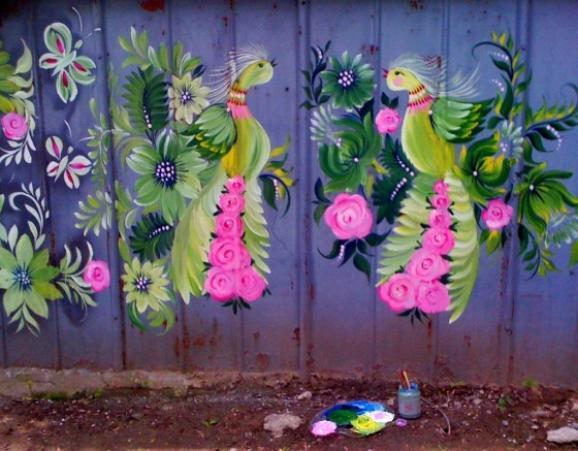 Художница мечтает разрисовать петриковской росписью весь Днепропетровск 