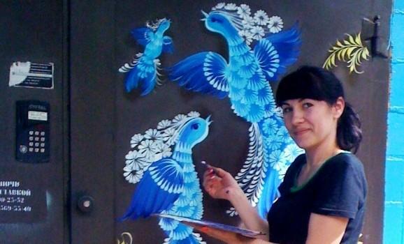 Художница мечтает разрисовать петриковской росписью весь Днепропетровск 