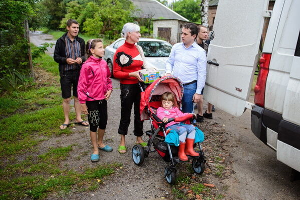 Партия развития Украины открывает пункты приема гуманитарной помощи в зоне конфликта  