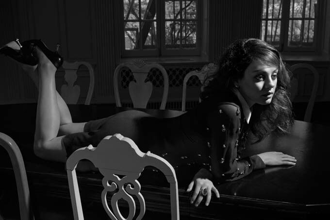 Миле Кунис вырубили свет 