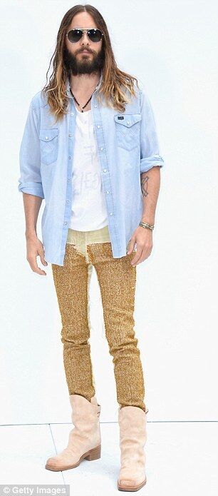 Кристен Стюарт с новой стрижкой на показе Шанель в Париже