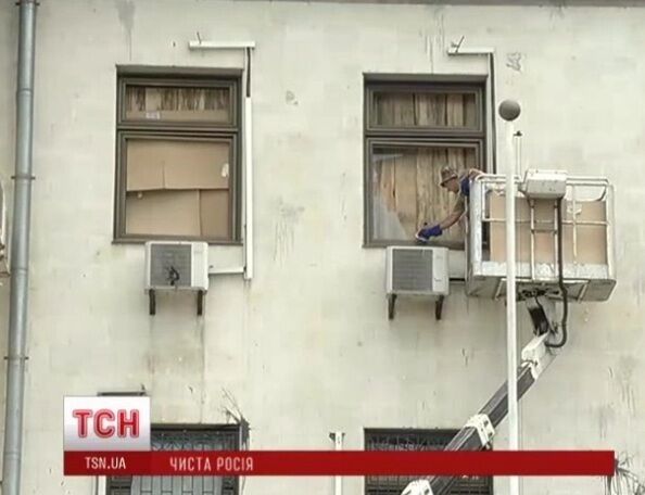 В посольстве РФ в Киеве устроили генеральную уборку