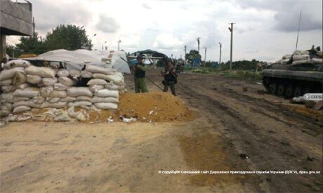 Через постійні мінометних обстрілів прикордонний пункт "Должанський" перетворився на руїни