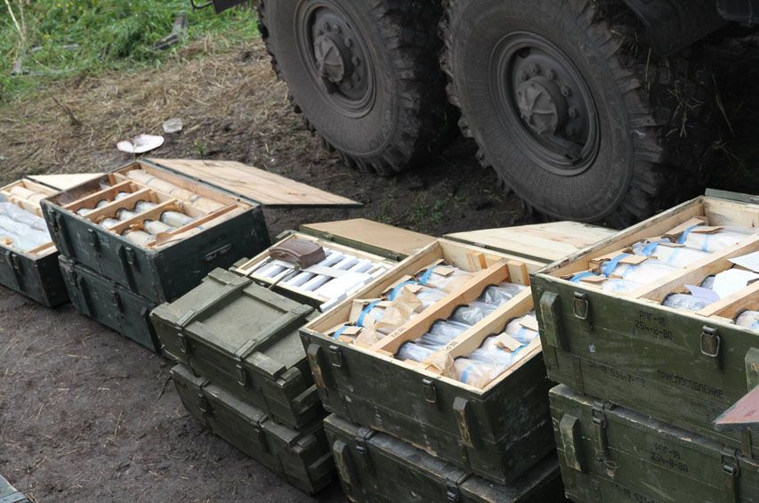 Для вывоза брошенных террористами в Славянске боеприпасов понадобились два "Урала"