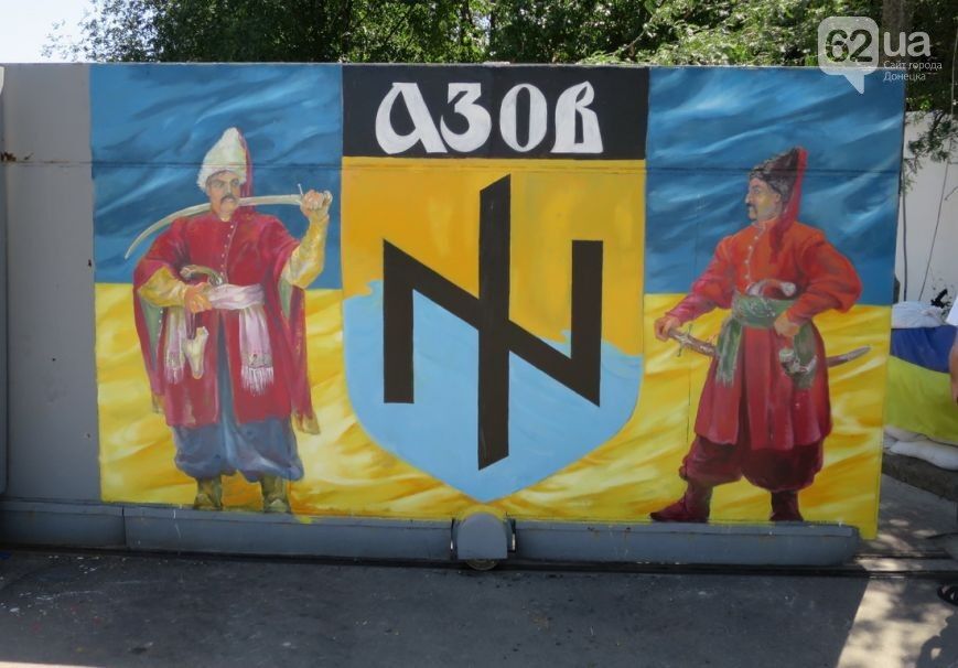 Бойцы "Азова" превратили дачу Януковича в казармы