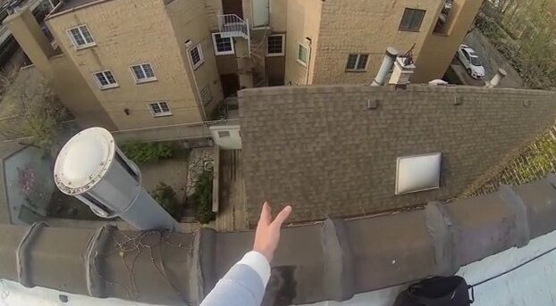 Відео стрибка жителя Чикаго з даху стало хітом на Youtube