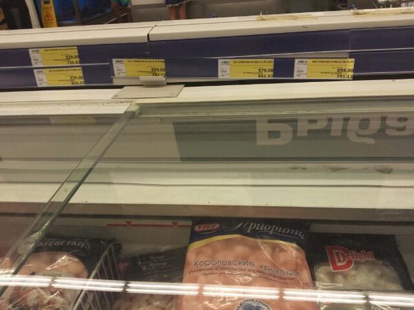 В Москве пустуют полки в супермаркетах и введен лимит по продаже продуктов