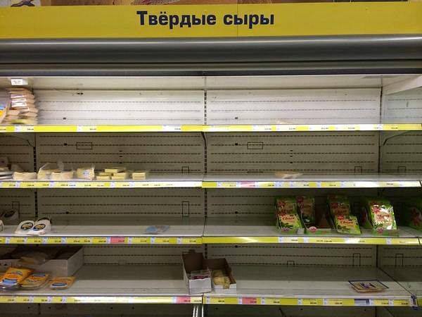 В Москве пустуют полки в супермаркетах и введен лимит по продаже продуктов