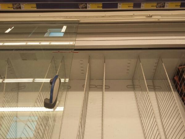 В Москве пустуют полки в супермаркетах и введен лимит по продаже продуктов