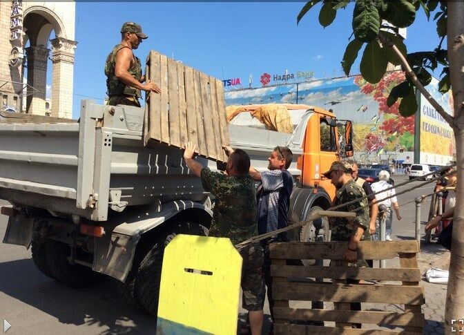 На Майдане убрали почти все палатки