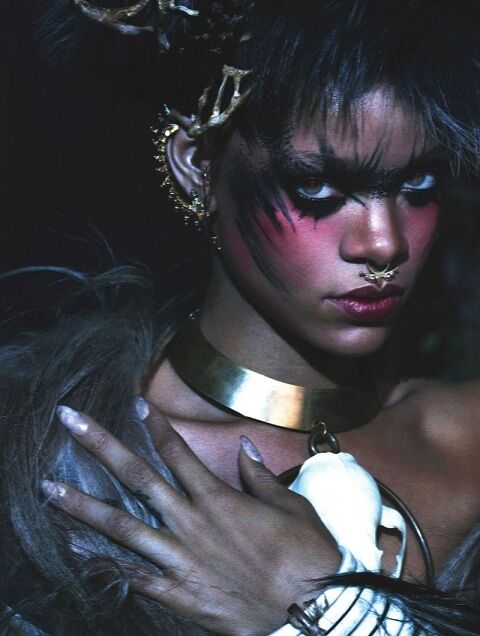 Рианна в образе дерзкой дикарки в новом фотосете