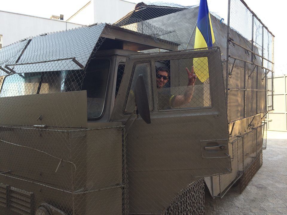 Луганские правоохранители своими руками сделали для сил АТО две бронемашины