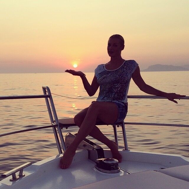 Волочкова поражает турков шикарной растяжкой