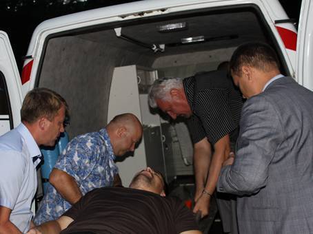 Спецназу удалось отбить у террористов раненого офицера госохраны