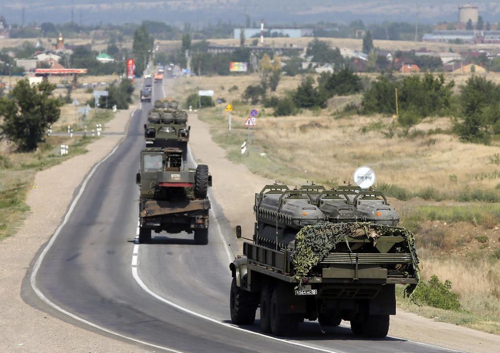 К границе с Украиной едут грузовики армии РФ с "Буками"