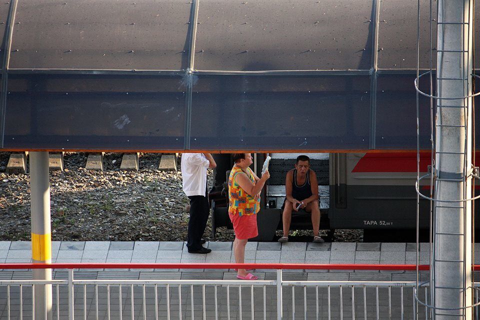 В Сочи туристы "мариновались" в поездах более 10 часов на 40-градусной жаре из-за поломки