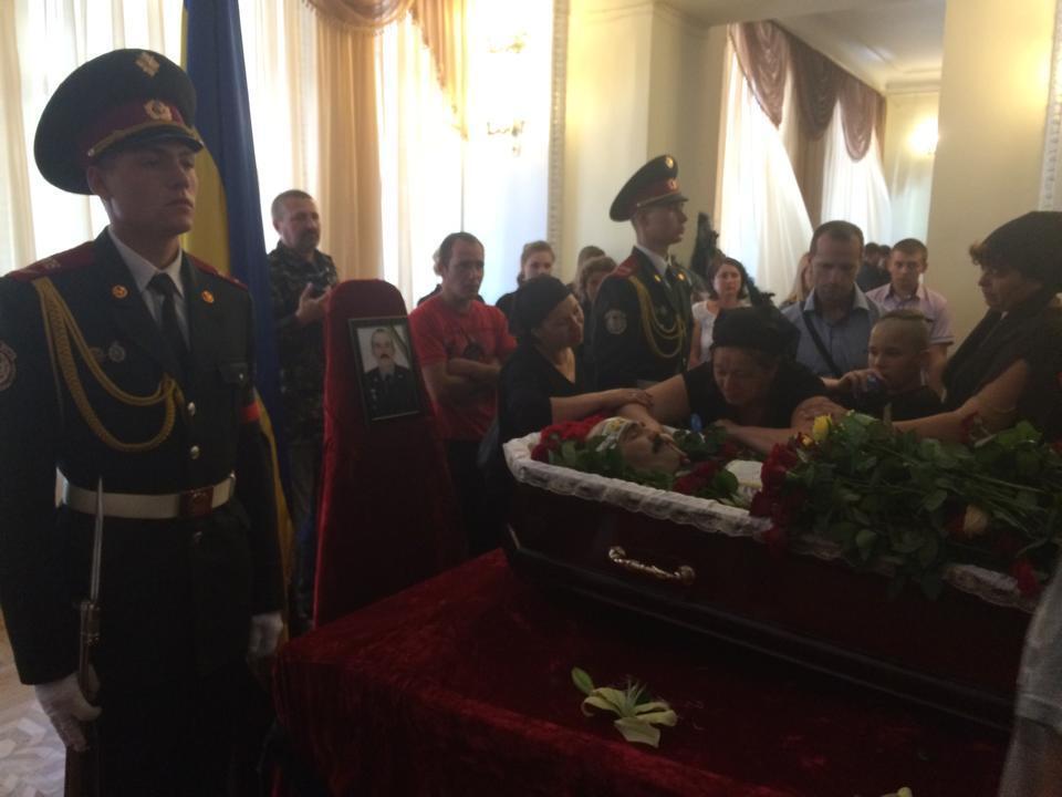 На похороны комбата "Киевской Руси" прибыли даже лежачие бойцы